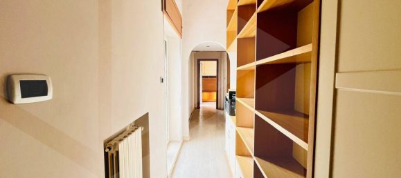 3 rooms Apartment in Naples, Italy No. 31323 52