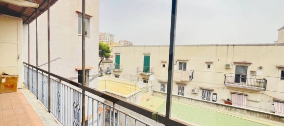 3 rooms Apartment in Naples, Italy No. 31323 6