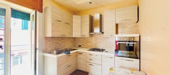 3 rooms Apartment in Naples, Italy No. 31323 2