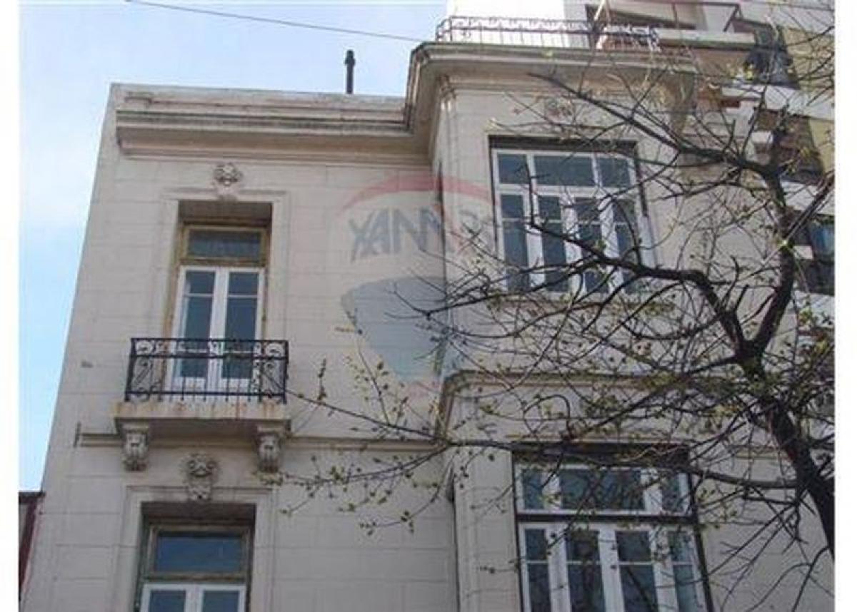 840m² Commercial property in Buenos Aires, Argentina No. 106206