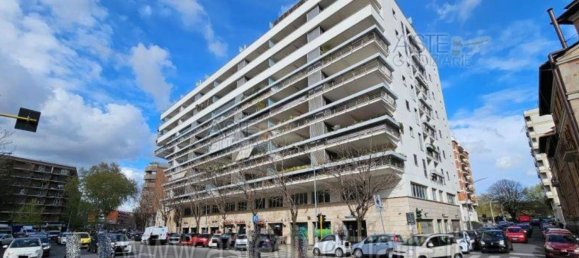 3 rooms Apartment in Rome, Italy No. 30786 6