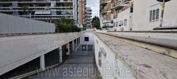 3 rooms Apartment in Rome, Italy No. 30786 13