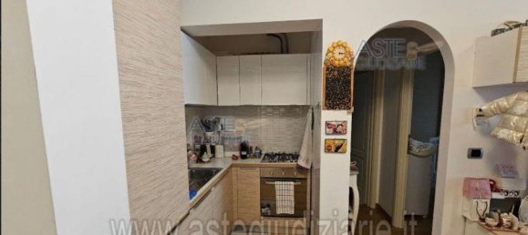 3 rooms Apartment in Rome, Italy No. 30786 14