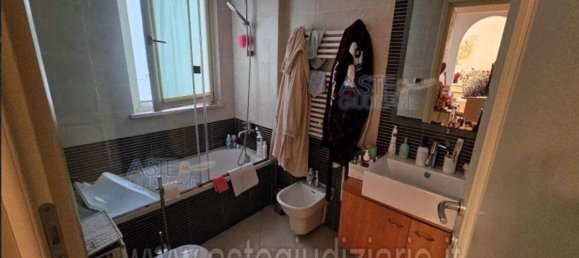 3 rooms Apartment in Rome, Italy No. 30786 8