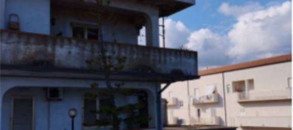 3 bedrooms Apartment in Crucoli, Italy No. 183034 3