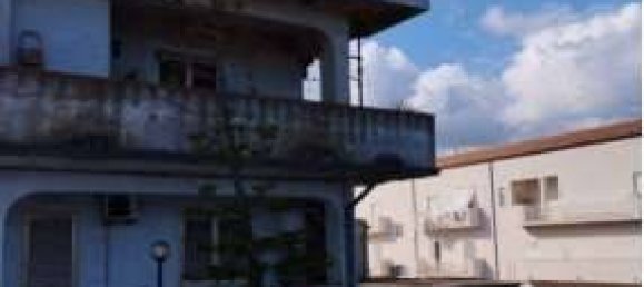 3 bedrooms Apartment in Crucoli, Italy No. 183034 4