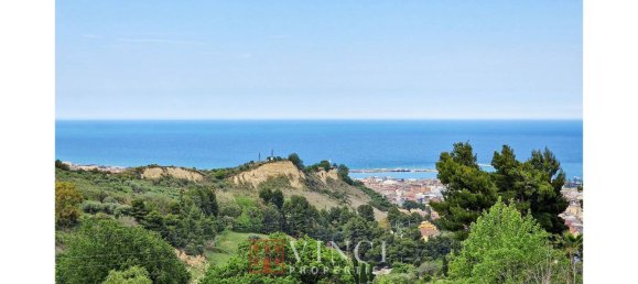 3 bedrooms House in San Benedetto del Tronto, Italy No. 166580 4