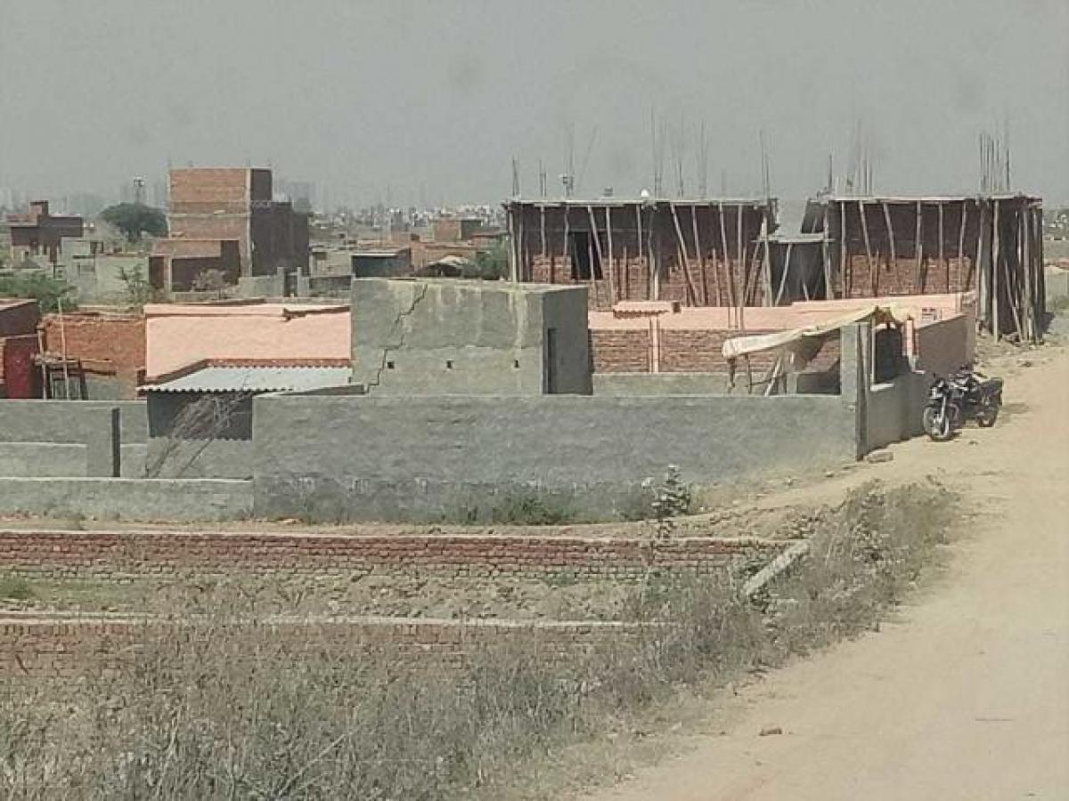  Land in Noida, India No. 31585