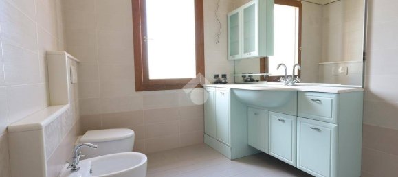 3 bedrooms Villa in Sandrigo, Italy No. 259606 11