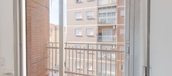 3 bedrooms Apartment in Granada, Spain No. 135239 2