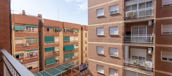 3 bedrooms Apartment in Granada, Spain No. 135239 3