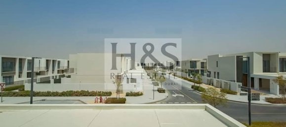 4 bedrooms Townhouse in Dubai, UAE No. 103585 2