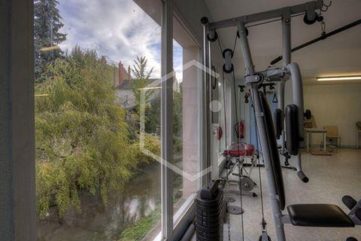 527m² Factory in Nevers, France No. 18852