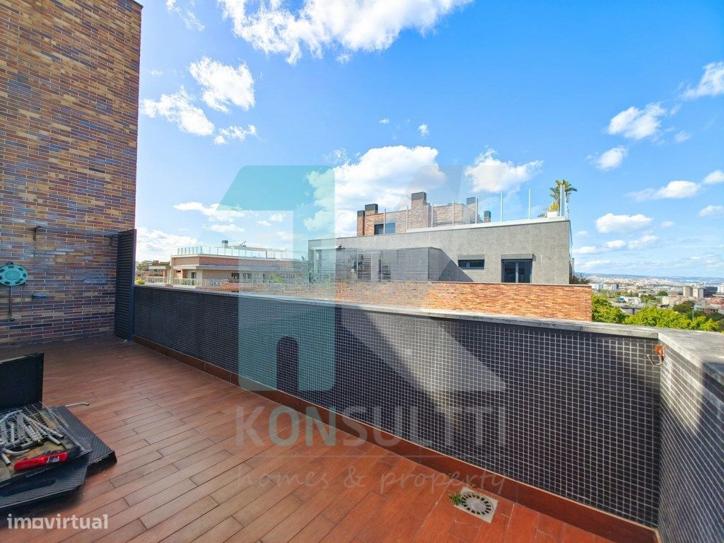 2 bedrooms Apartment in Lisbon, Portugal No. 323888