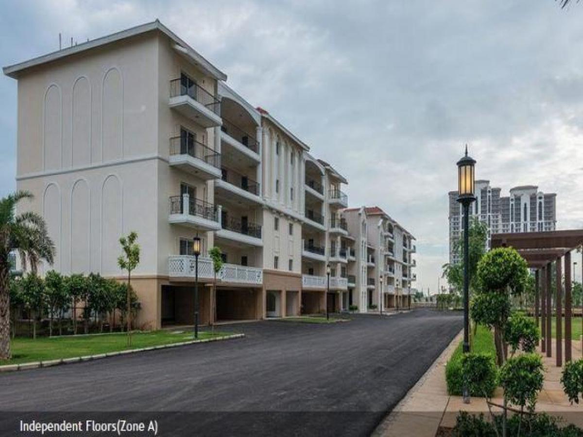 5 bedrooms House in Gurgaon, India No. 11401