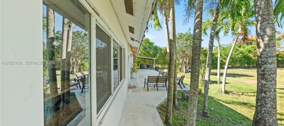 4 dormitorios villa en venta en Miami, Miami-Dade, Florida, USA № 615063 3
