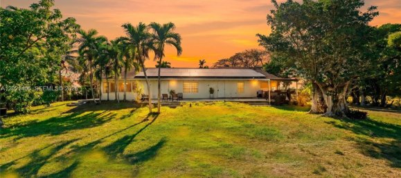 4 dormitorios villa en venta en Miami, Miami-Dade, Florida, USA № 615063 2