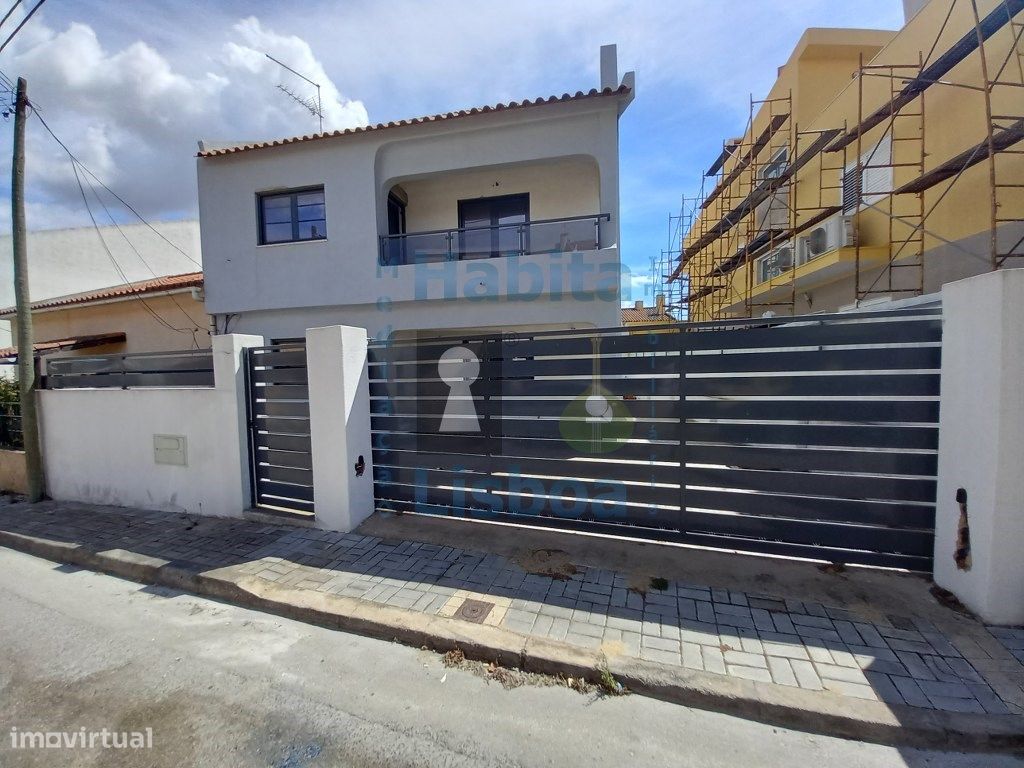 5 bedrooms House in Seixal, Portugal No. 183432