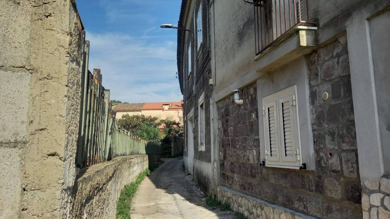 18 rooms House in Caserta, Italy No. 32682