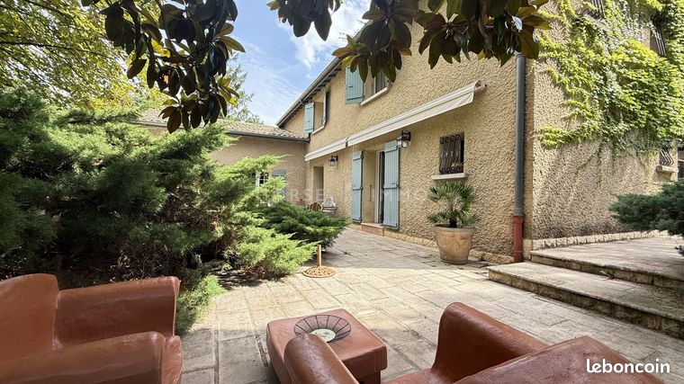  Castillos de 5 dormitorios en Mirmande, France No. 304537