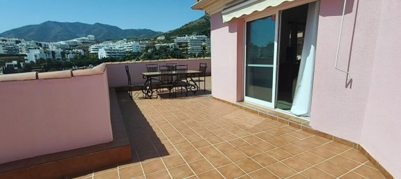 2 bedrooms Penthouse in Fuengirola, Spain No. 184206 2