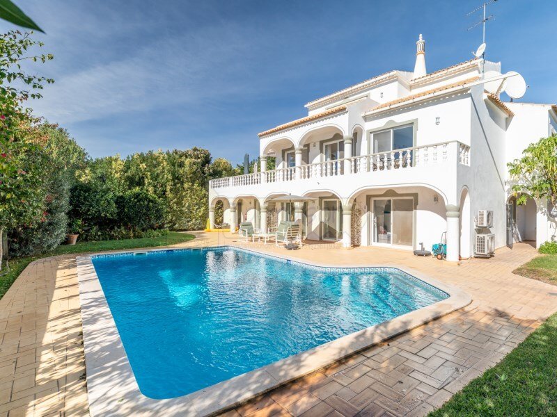 7 bedrooms Villa in Faro, Portugal No. 138913