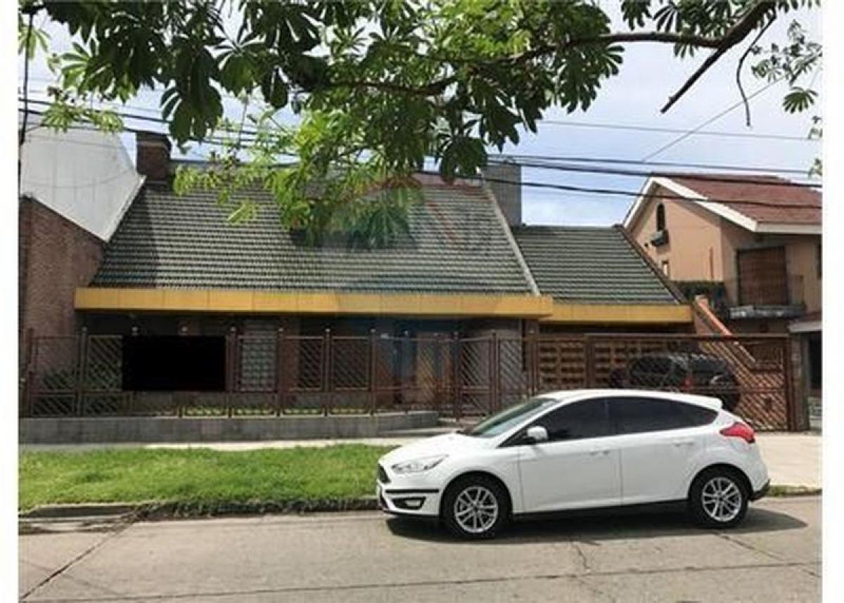 3 bedrooms House in Tres de Febrero, Argentina No. 20678