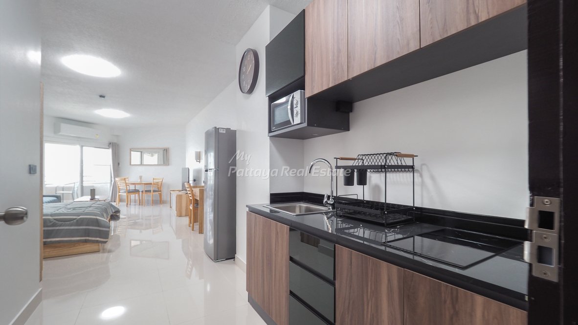 Studio in the Condo in Pattaya, Thailand No. 19319