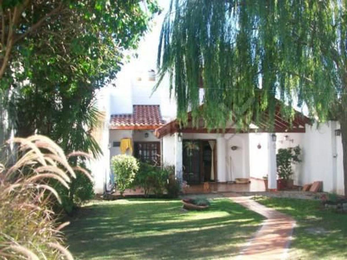 3 bedrooms House in Ituzaingo, Argentina No. 61536