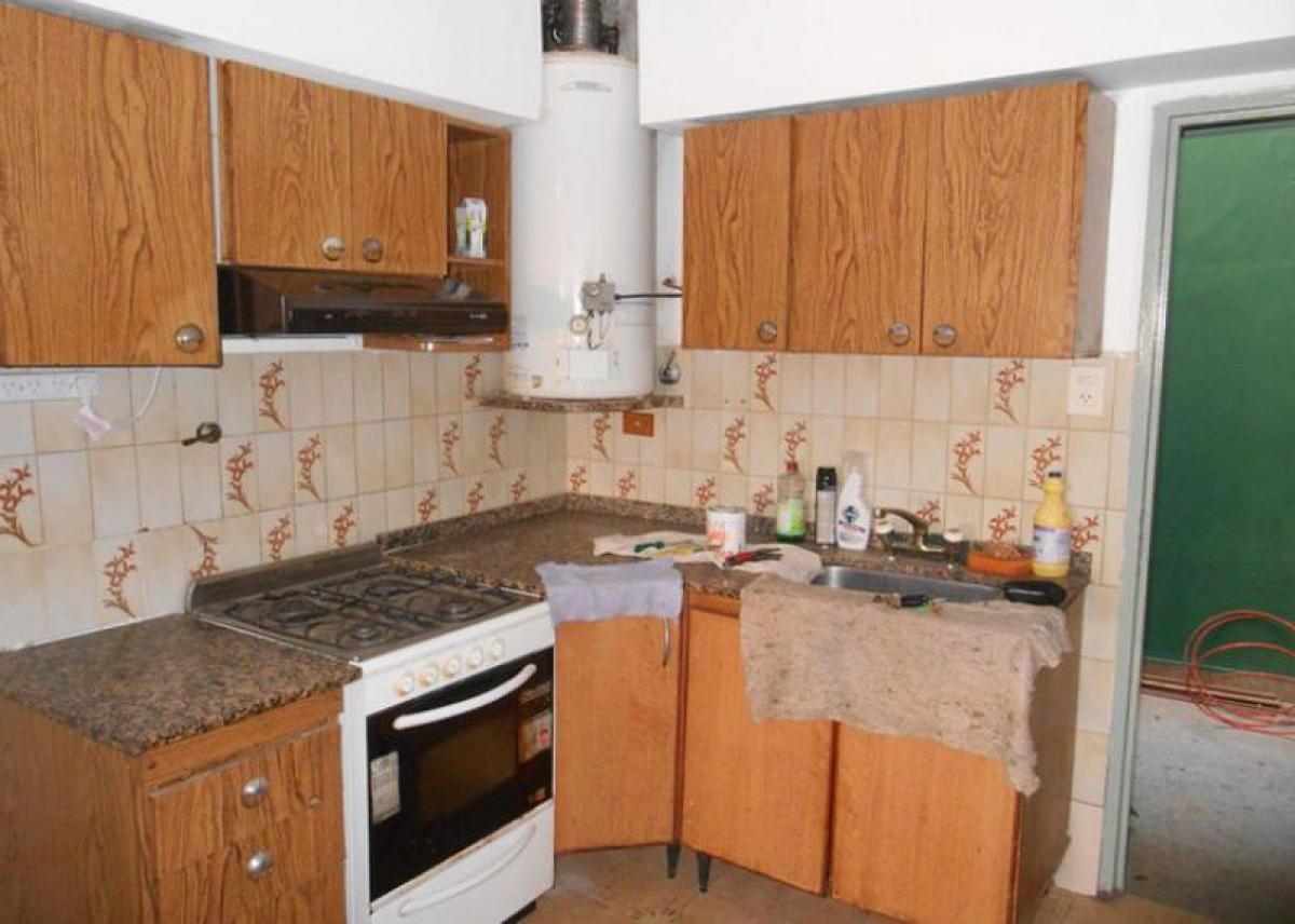 2 bedrooms House in Avellaneda, Argentina No. 70691