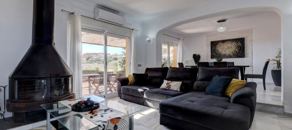 3 bedrooms Townhouse in La Duquesa, Spain No. 54015 2