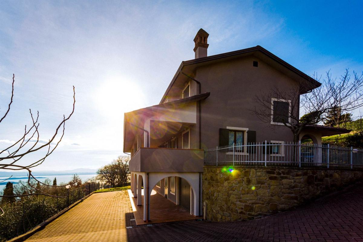 4 bedrooms Villa in Passignano sul Trasimeno, Italy No. 1227