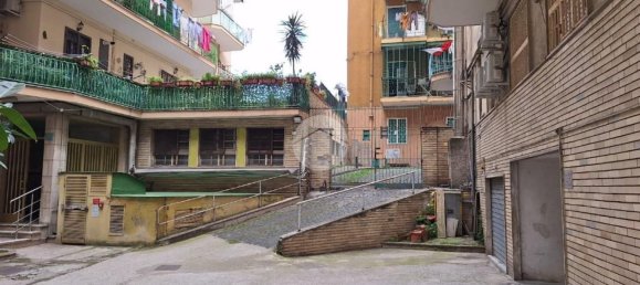 4-salle Appartement à Portici, Italy No. 8779 5