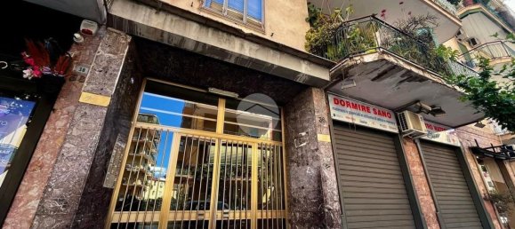 4-salle Appartement à Portici, Italy No. 8779 9