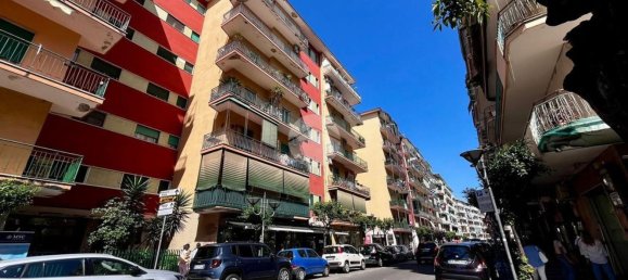 4-salle Appartement à Portici, Italy No. 8779 14