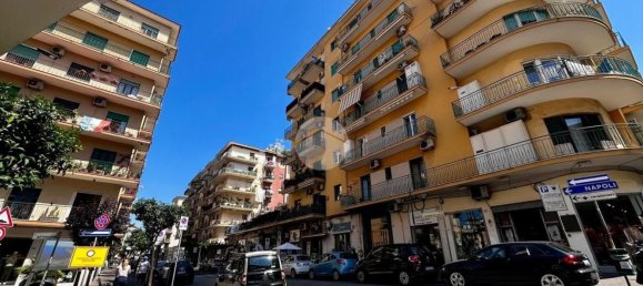 4-salle Appartement à Portici, Italy No. 8779 13