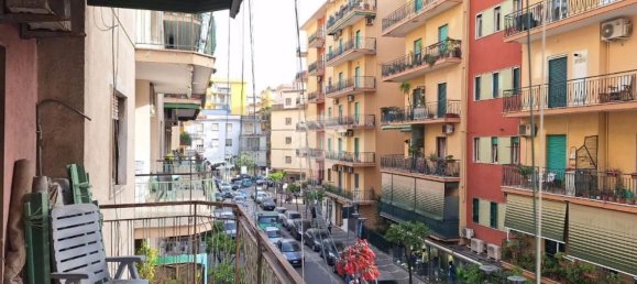 4-salle Appartement à Portici, Italy No. 8779 2