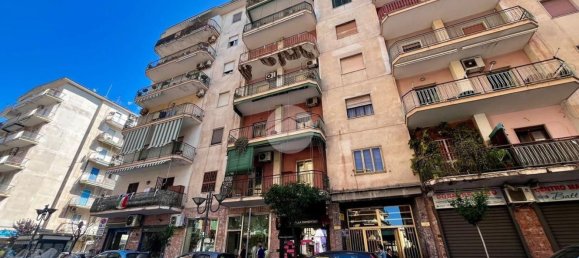 4-salle Appartement à Portici, Italy No. 8779 10