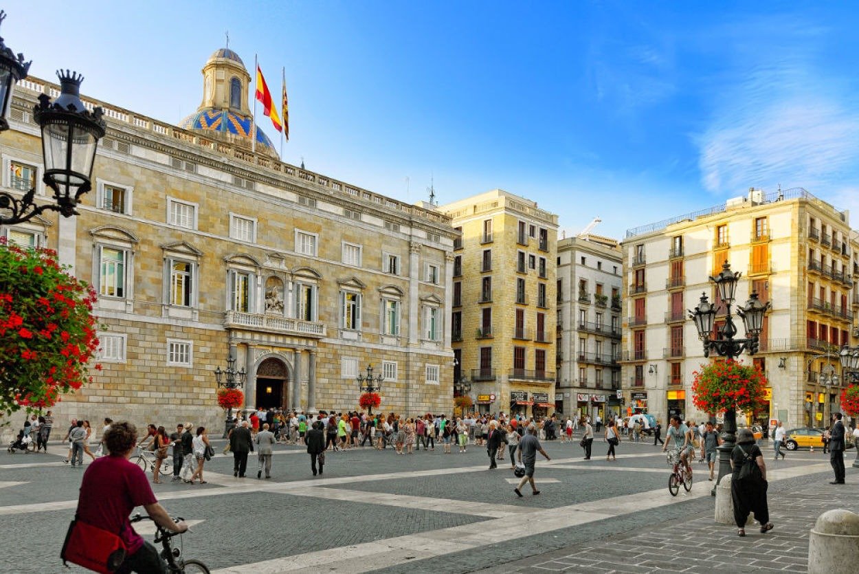 Здание 1100м² в Старый город, Испания № 116193