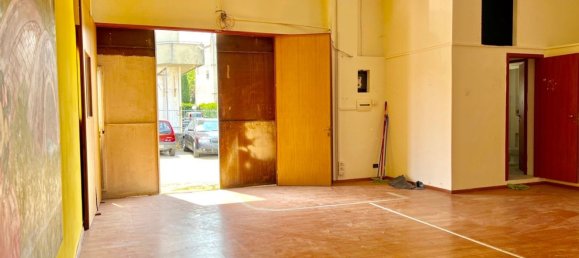 130m² Warehouse in Benevento, Italy No. 102591 3