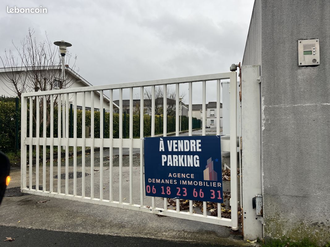 Estacionamiento en Carbon-Blanc, France No. 336805