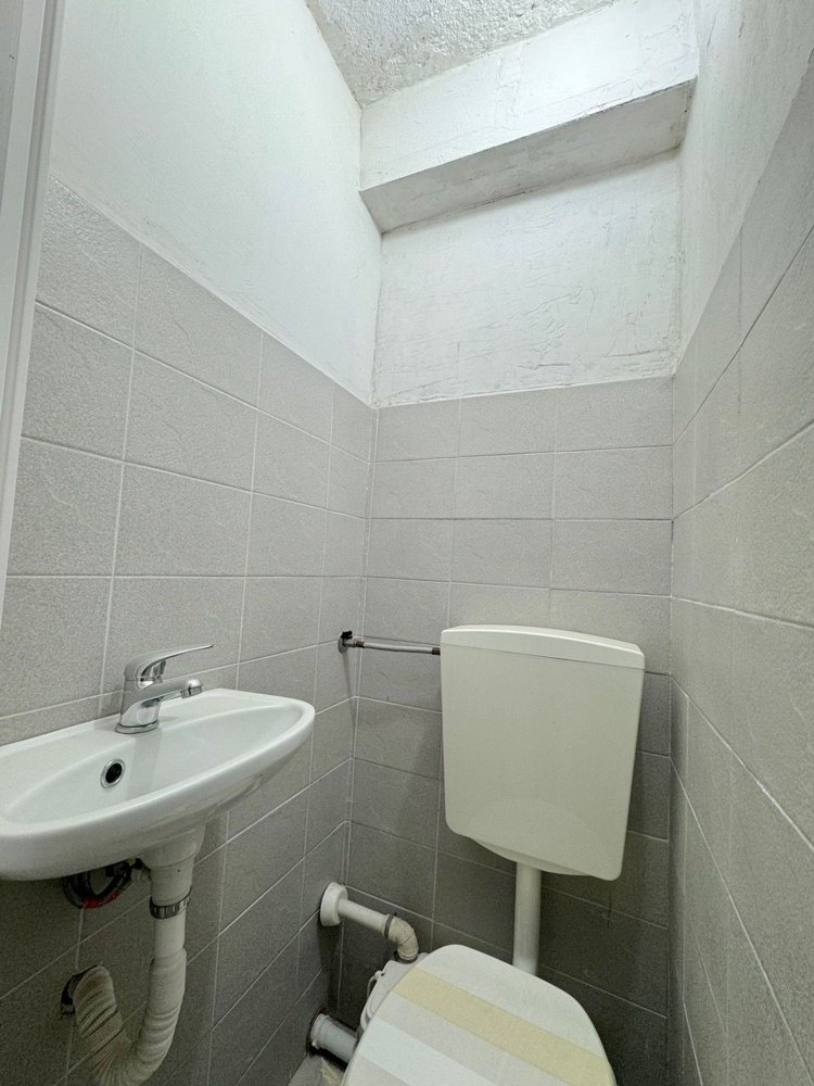 Garage in Rome, Italy 28m², Nr. 206107