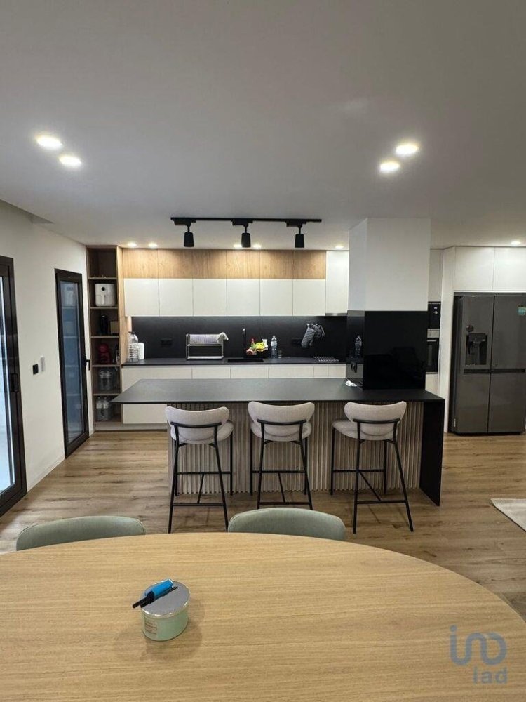 3 bedrooms Apartment in Porto, Portugal No. 163246