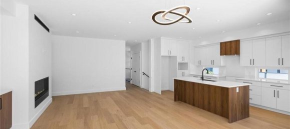 3 bedrooms House in British Columbia, Canada No. 1141 11