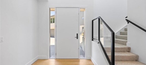 3 bedrooms House in British Columbia, Canada No. 1141 8