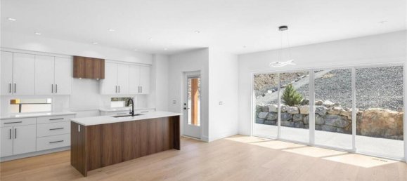 3 bedrooms House in British Columbia, Canada No. 1141 12