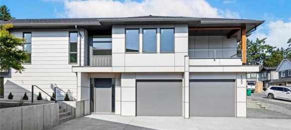 3 bedrooms House in British Columbia, Canada No. 1141 2