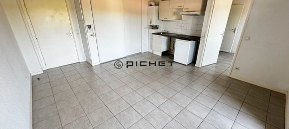 1 bedroom Apartment in Cenon, France No. 338923 3