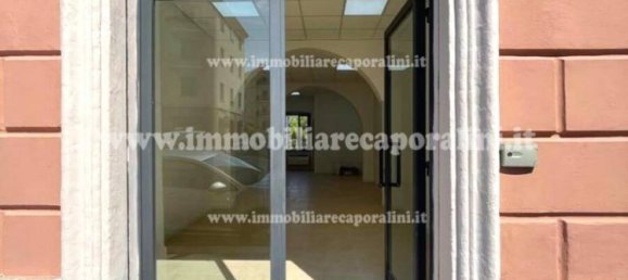 1 room Commercial property in Macerata, Italy No. 195105 2