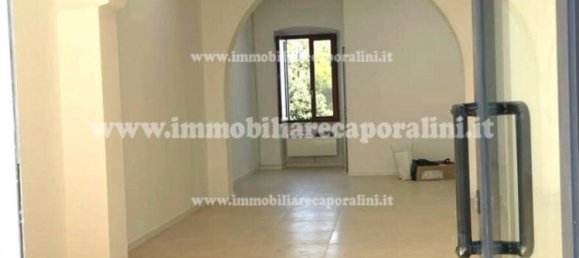 1 room Commercial property in Macerata, Italy No. 195105 3